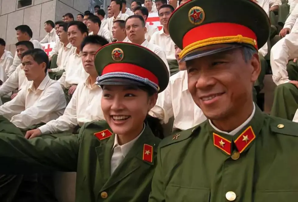 《穿警服的那些女孩儿》：一部披着爱情剧外衣的“灾难片”？剧情比肩《权力的游戏》！